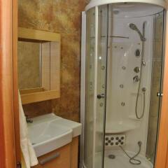 Гостиница ART Hostel Казахстан, Алматы - 1 отзыв об отеле, цены и фото номеров - забронировать гостиницу ART Hostel онлайн ванная