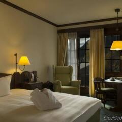 Отель HUUS Gstaad комната для гостей
