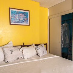 Апартаменты Deluxe Turtle Towers Apartments сейф в номере