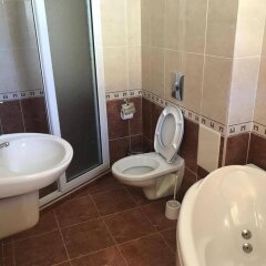 Отель Family Hotel Diana Болгария, Поморие - отзывы, цены и фото номеров - забронировать отель Family Hotel Diana онлайн ванная