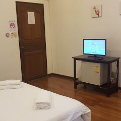 Отель Nawaporn Place Guesthouse Пхукет удобства в номере фото 2