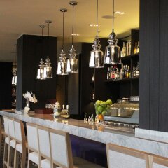 Отель Crowne Plaza Geneva Швейцария, Женева - отзывы, цены и фото номеров - забронировать отель Crowne Plaza Geneva онлайн гостиничный бар