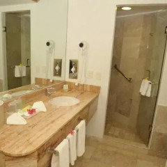 Отель Holiday Inn Ixtapa ванная фото 2