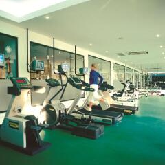 Grecian Bay Hotel фитнесс-зал