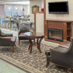Отель Ramada Plaza by Wyndham Calgary Downtown Канада, Калгари - отзывы, цены и фото номеров - забронировать отель Ramada Plaza by Wyndham Calgary Downtown онлайн интерьер отеля