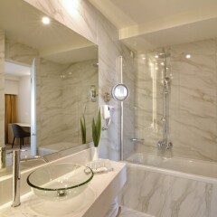 Athens Avenue Hotel ванная