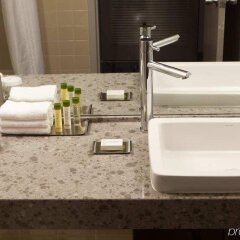 Doubletree By Hilton Hotel Bloomington - Minneapolis South Блумингтон ванная