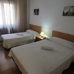 Отель Hostal Helena комната для гостей фото 8