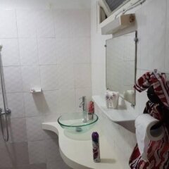 Residence Alex in Abidjan, Cote d'Ivoire from 98$, photos, reviews - zenhotels.com bathroom