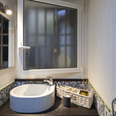 Отель Wood and Stone Apartment in the historical center Италия, Генуя - отзывы, цены и фото номеров - забронировать отель Wood and Stone Apartment in the historical center онлайн ванная