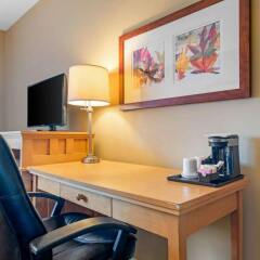 Отель Comfort Inn & Suites North Vancouver Канада, Аптаун - отзывы, цены и фото номеров - забронировать отель Comfort Inn & Suites North Vancouver онлайн удобства в номере