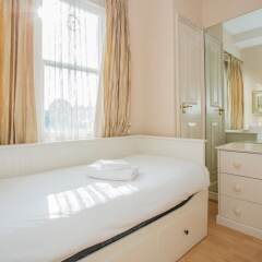 Апартаменты Lovely 2 Bedroom Apartment Near Hyde Park Лондон комната для гостей фото 4