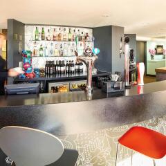 Отель ibis London Luton Airport гостиничный бар