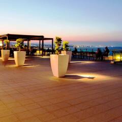 Отель The Kresten Royal Villas & Spa пляж