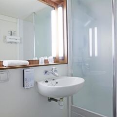 Отель Campanile Villeneuve D'Ascq ванная фото 2