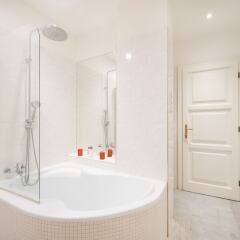 Отель Old town square premium apartments Чехия, Прага - отзывы, цены и фото номеров - забронировать отель Old town square premium apartments онлайн ванная