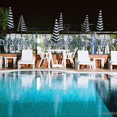 Winchester Grand Hotel Apartments бассейн