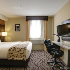 La Quinta Inn & Suites by Wyndham Oshawa in Oshawa, Canada from 112$, photos, reviews - zenhotels.com guestroom photo 4