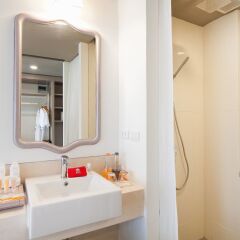 Отель ZEN Premium Soi Naiyang 2 ванная