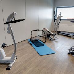 MEININGER Hotel Berlin Airport фитнесс-зал