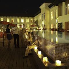 Spanish Court Hotel бассейн