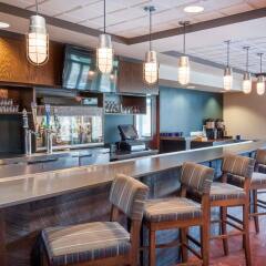 Отель Four Points By Sheraton Columbus - Polaris Колумбус гостиничный бар