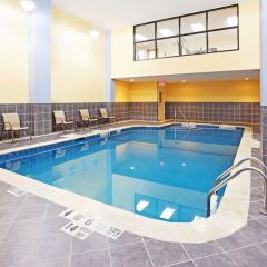 Отель Holiday Inn Express & Suites Niagara Falls США, Ниагара-Фолс - отзывы, цены и фото номеров - забронировать отель Holiday Inn Express & Suites Niagara Falls онлайн бассейн