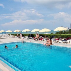 Отель Flipper Lodge Паттайя бассейн