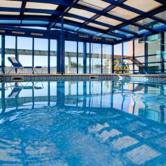 Отель Sallés Hotel Ciutat del Prat Испания, Эль-Прат-де-Льобрегат - 4 отзыва об отеле, цены и фото номеров - забронировать отель Sallés Hotel Ciutat del Prat онлайн бассейн фото 2