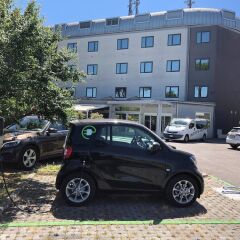 Smart Hotel Holiday парковка