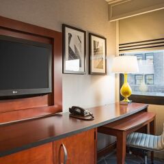 Отель Courtyard by Marriott New York City Manhattan Fifth Avenue США, Нью-Йорк - отзывы, цены и фото номеров - забронировать отель Courtyard by Marriott New York City Manhattan Fifth Avenue онлайн удобства в номере фото 2