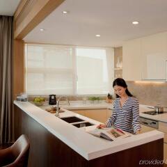 Апартаменты The Oct Harbour, Shenzhen - Marriott Executive Apartments в номере