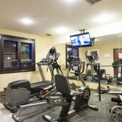 Отель Foxwood Inn & Suites Drayton Valley фитнесс-зал