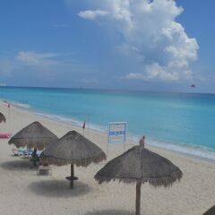Отель Brisas 10 Beachside Suites пляж