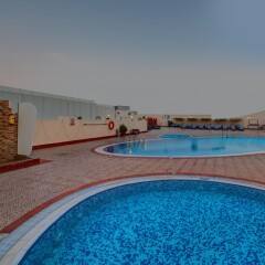 Отель Cassells Al Barsha Hotel by IGH ОАЭ, Дубай - 4 отзыва об отеле, цены и фото номеров - забронировать отель Cassells Al Barsha Hotel by IGH онлайн бассейн фото 2