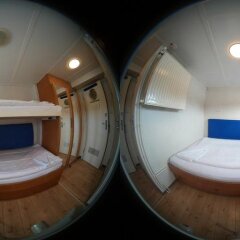Отель Eastern & Western Comfort Hostelboat комната для гостей фото 2