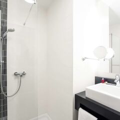 Отель ibis Styles Hotel Brussels Centre Stéphanie Бельгия, Брюссель - 2 отзыва об отеле, цены и фото номеров - забронировать отель ibis Styles Hotel Brussels Centre Stéphanie онлайн ванная