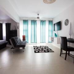 Отель Kingston Luxury Guest Apt at Sullivan комната для гостей
