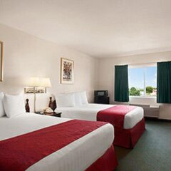 Отель Days Inn & Suites Romeoville с домашними животными