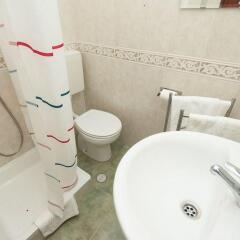 Отель ShortStayFlat Bairro Alto and Bica Португалия, Лиссабон - отзывы, цены и фото номеров - забронировать отель ShortStayFlat Bairro Alto and Bica онлайн ванная