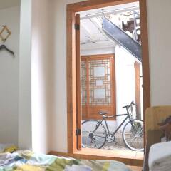 Отель Raon Guest House Jongno Южная Корея, Сеул - отзывы, цены и фото номеров - забронировать отель Raon Guest House Jongno онлайн балкон
