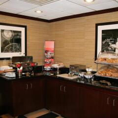 Отель Hampton Inn Newark Airport США, Элизабет - отзывы, цены и фото номеров - забронировать отель Hampton Inn Newark Airport онлайн питание фото 3
