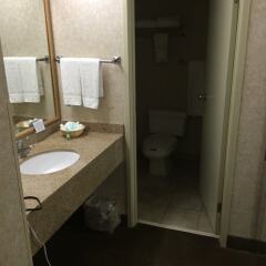 Отель Quality Inn & Suites Albuquerque Downtown - University ванная