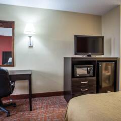 Отель Quality Inn And Suites Monroe удобства в номере