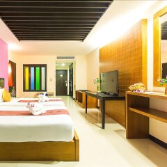 Отель Phuvaree Resort Пхукет сейф в номере
