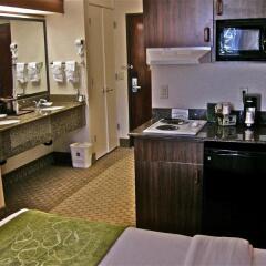 Comfort Suites Redmond Airport in Redmond, United States of America from 197$, photos, reviews - zenhotels.com