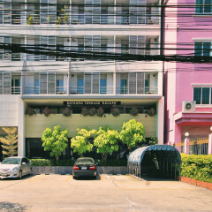 Отель Escape Boutique @ Sathorn Terrace парковка