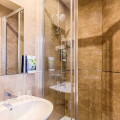 Отель Sure Hotel by Best Western Paris Gare du Nord Франция, Париж - 12 отзывов об отеле, цены и фото номеров - забронировать отель Sure Hotel by Best Western Paris Gare du Nord онлайн ванная фото 2