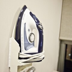 Отель Four Points By Sheraton Seoul, Namsan сейф в номере