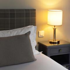 Отель Hôtel Madeleine Plaza сейф в номере
